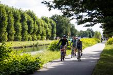 Fietsers in Schoten